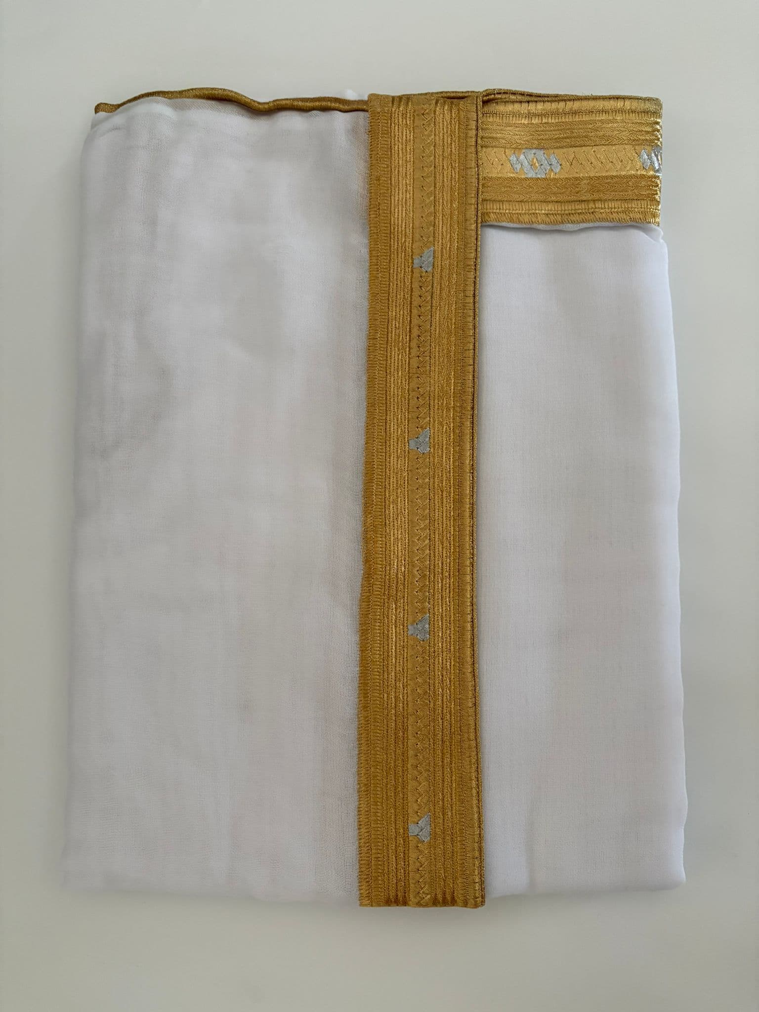 Bouchti Blanc Galon Doré
