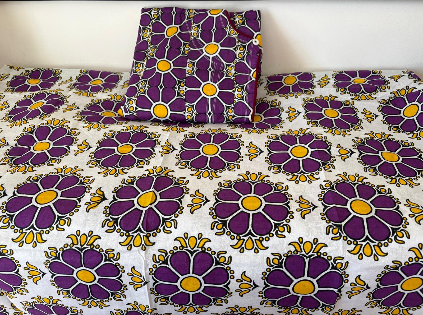 Gaouni Blanc Motif Fleur Violette